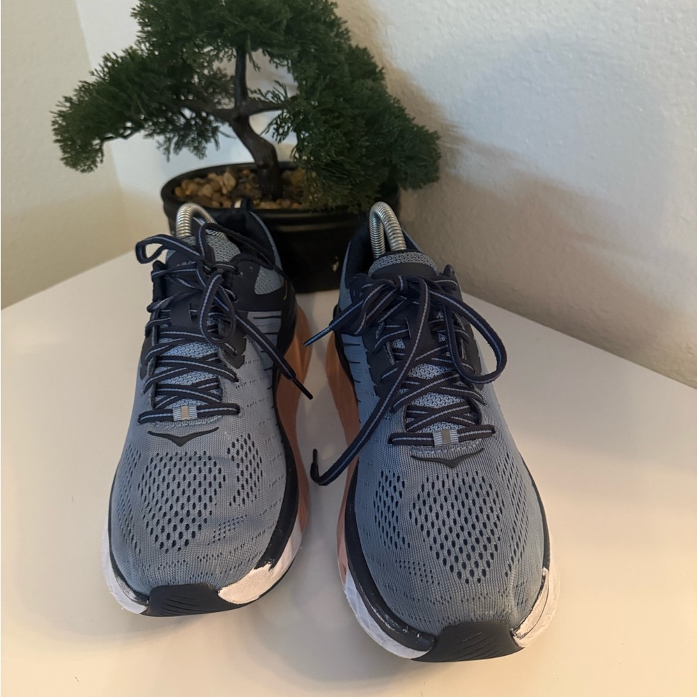 Hoka Blue and Peach Athletic Shoes arahi 3 - Picture 4 of 5